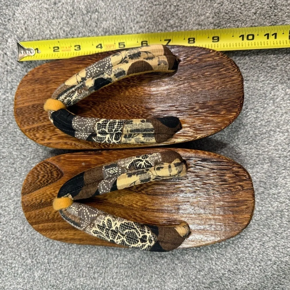 NWOT Japanese Traditional Women’s Wooden Sandals Floral Prints Straps Size 6-7